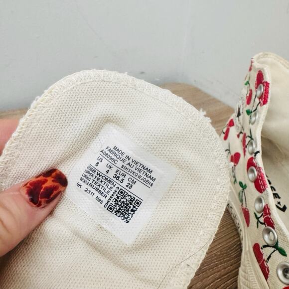 Converse High Tip White Cherry Print Sneakers Women’s Size 6 - Picture 10 of 11